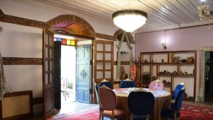 Sındırgı'nın 170 yıllık askeri binasındaki müze otel eski eşyalarıyla nostalji yaşatıyor