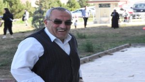 Sivas'ta KPSS'ye giren kızının kimliğini son anda yetiştiren baba alkışlarla karşılandı