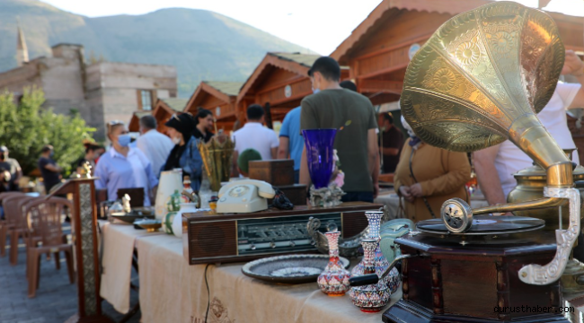 Sonbahar serinliğinde Antika pazarı