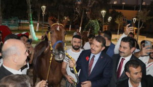 Süleyman Soylu’ya ‘Suruç’ isimli yarış atı hediye edildi