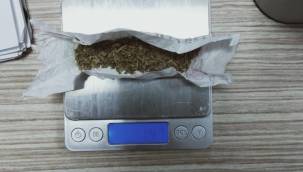 Şüphe üzerine durdurulan araçta 4 parça narkotik madde ele geçirildi