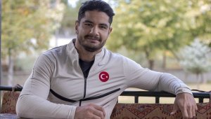 Taha Akgül, üçüncü dünya şampiyonluğu için mindere çıkacak