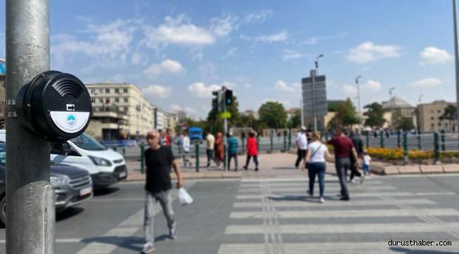 Trafik ışıklarında görme engelliler için sesli sistem