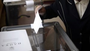 Ukrayna'daki ayrılıkçı yönetimler Rusya'ya katılmak için referandum düzenliyor