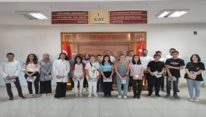 Ulaş Kaymakamı Baş, YKS ve LGS'de başarılı olan öğrencileri ödüllendirdi