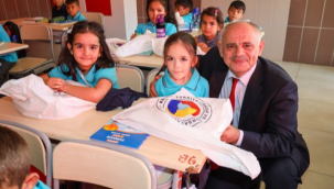 Yahyalı'da ilk ders zilini Başkan Öztürk çaldı