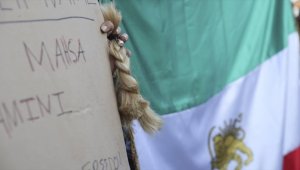 Yunanistan'da, İran'da gözaltına alınan Mahsa Emini'nin ölümü protesto edildi