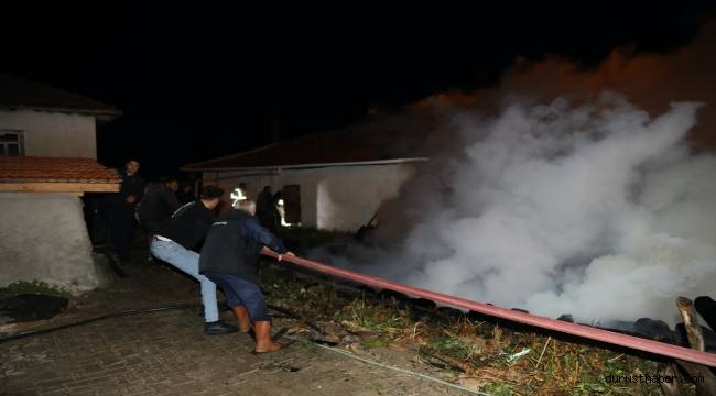 Ankara'da kırsal mahallede iki ev ile bir samanlık yandı