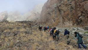 Dağcılar Cumhuriyet Bayramı'nı Tekelti Dağı'nın zirvesinde kutladı