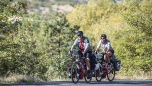 Dünyayı bisikletle gezen iki çevre bilimci Munzur Vadisi'nde doğal yaşamı araştırdı