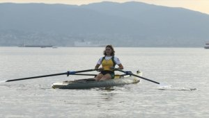 Emanet tekneyle milli olan genç sporcu başarıya kürek çekiyor