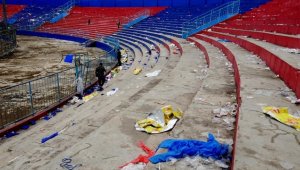 Endonezya Polisi: İzdiham yaşanan stadyumun kapıları kaçmaya uygun değil