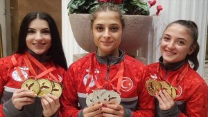 Genç milli haltercilerden Avrupa Şampiyonası'nın ilk gününde 6'sı altın 9 madalya