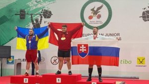 Gençler ve 23 Yaş Altı Avrupa Halter Şampiyonası'nda milli sporcu Ali Oflaz Avrupa şampiyonu oldu