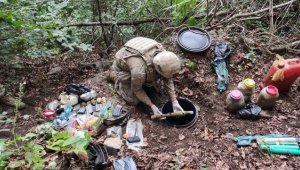 Hatay kırsalında çok miktarda patlayıcı ve mühimmat ele geçirildi