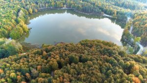 Kurugöl Tabiat Parkı, sonbaharda ziyaretçilerine eşsiz manzaralar sunuyor