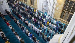 Mevlit Kandili idrak edildi: Eller ebedi kurtuluş için semaya açıldı