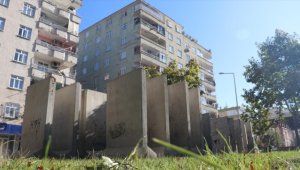  Müzeye dönüştürülecek Diyarbakır Cezaevinin etrafındaki beton bloklar kaldırılıyor