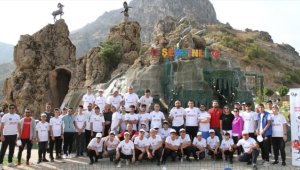 Şemdinli'de sosyal tesise dönüştürülen Efkar Dağı'nda spor etkinliği düzenlendi 