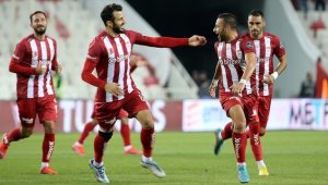 Sivasspor 3 puanı 3 golle aldı