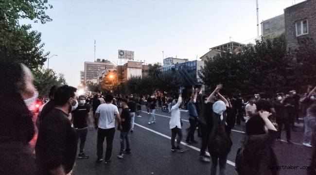 Tahran'da iki günlük aranın ardından gösteriler yeniden başladı