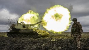 Ukrayna'da Donetsk cephesindeki Ukrayna topçu birliklerinin faaliyetleri görüntülendi