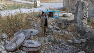 Van'daki depremde şans eseri hayatta kalanlar buruk sevinç yaşıyor