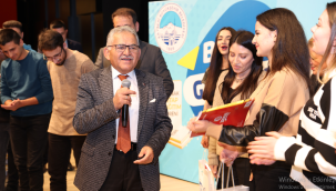 Başkan Memduh Büyükkılıç, Gençlerle Buluştu