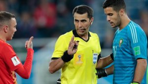 Dünya Kupası'nın en çok maç yöneten hakemi Özbek Irmatov