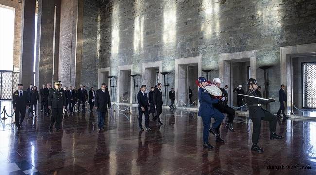 İsveç Başbakanı Kristersson, Anıtkabir'i ziyaret etti
