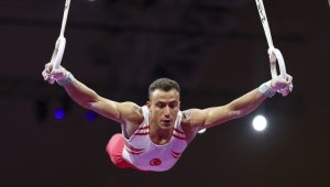 Milli cimnastikçi Adem Asil, İngiltere'de dünya şampiyonu oldu