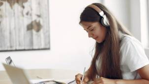 Müzik dinleyerek para kazanmak için 5 yöntem