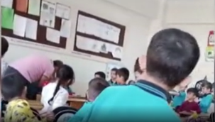 Öğrencisinin boğazını sıkıp bağıran öğretmen açığa alındı