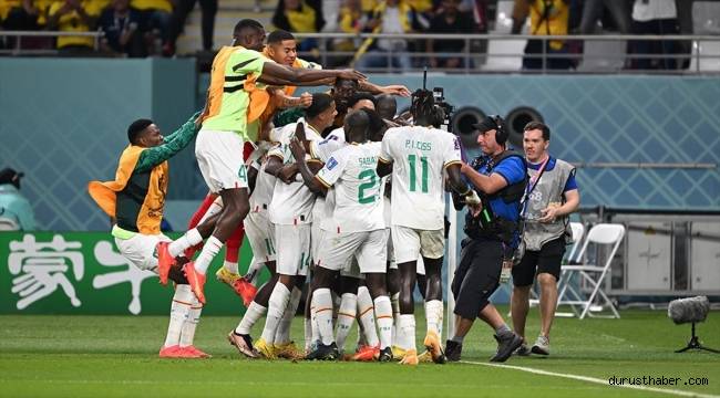 Senegal, Ekvador'u 2-1 yenerek son 16 turuna yükseldi