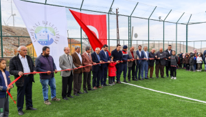 Yahyalı'da yapımı tamamlanan halı saha hizmete açıldı