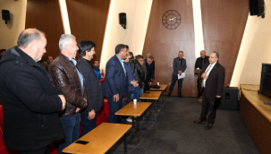 Yalçın, Talas antika pazarı esnafıyla buluştu