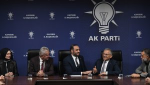 Büyükkılıç, AK Parti teşkilatlarıyla bir araya geldi