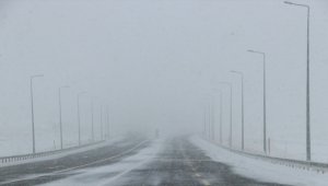 İç Anadolu'nun zirvesi Erciyes'te kar yağışı etkili oluyor