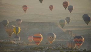 Kapadokya'da sis nedeniyle balon turları ertelendi