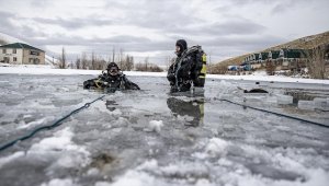 Komandolar kışın yaşanabilecek kayıp vakalarına zorlu eğitimlerle hazırlanıyor