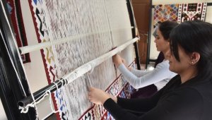 Şırnaklı kadınların dokuduğu halı ve kilimler 4 ülkeye gönderildi