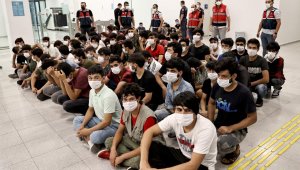 Yurt genelinde son bir haftada 3 bin 222 düzensiz göçmen sınır dışı edildi