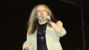 7'den 77'ye gönüllere taht kuran sanatçı: Barış Manço