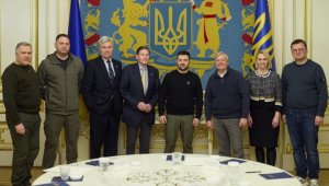 ABD'li senatörler Kiev'i ziyaret etti