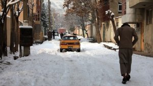 Afganistan'da yoksullar kışı atlatabilmek için insani yardıma ihtiyaç duyuyor 