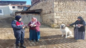 Akıncılar ilçesinde jandarma KADES hakkında bilgilendirme yapıyor