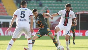 Alanyaspor evinde Fatih Karagümrük ile 2-2 berabere kaldı