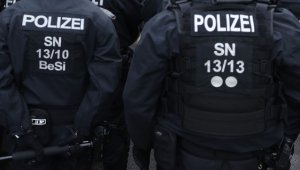 Almanya'da Müslüman aile sokakta ırkçı grubun saldırısına uğradı