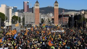 Ayrılıkçı Katalanlar, İspanya-Fransa hükümetler arası zirveyi protesto etti