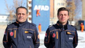 Baba oğul aynı ekipte hayat kurtarmak için çalışıyor 